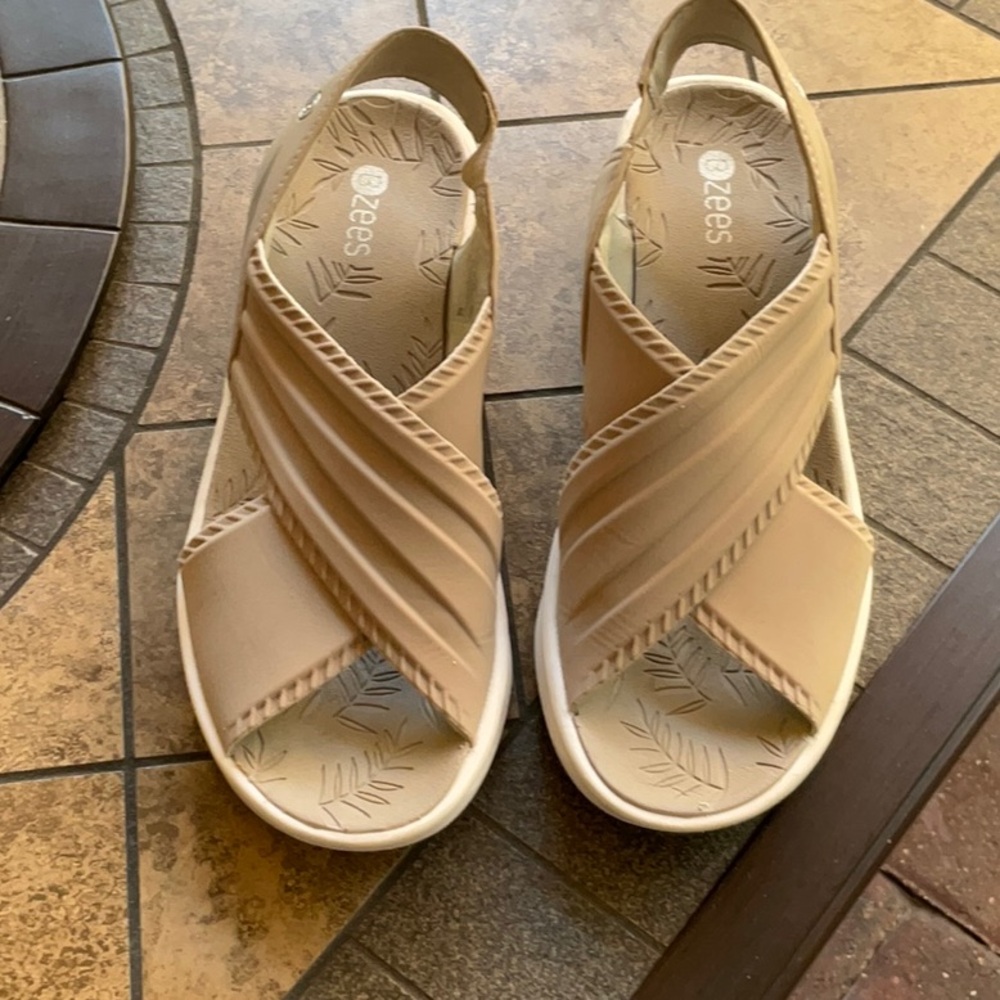 Bzees Cream Sandals with Elastic Straps and Cushioned Sole